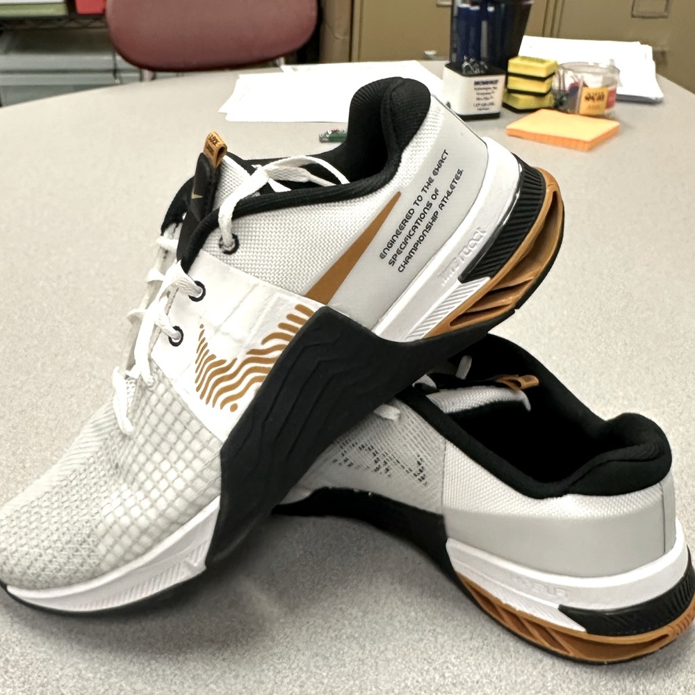 Nike. Metacon 8 white/gold 10.5